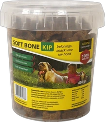 Doorzichtige plastic pot met bruine hondensnacks en gele etiket 'Soft Bone Kip' (450 g).
