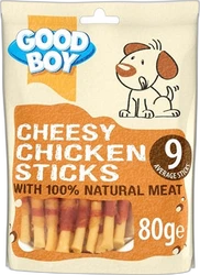 Good Boy Cheesy Chicken Sticks hondensnacks verpakking Verpakking van Good Boy Cheesy Chicken Sticks hondensnacks met zichtbare sticks achter een venster