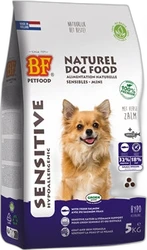 Zak BF Petfood Small Breed Sensitive hypoallergeen hondenvoer van 5 kg met afbeelding van een kleine hond op de voorkant