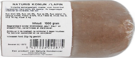 Wikkel van een diepvriesblok Naturis konijn voor honden met witte productlabel en barcode