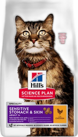Hill's Science Plan Sensitive Stomach & Skin Adult kattenvoer met kip en afbeelding van kat Close-up van een langharige bruine tabby kat op een zak Hill's Science Plan Sensitive Stomach & Skin Adult met kip, witte achtergrond.